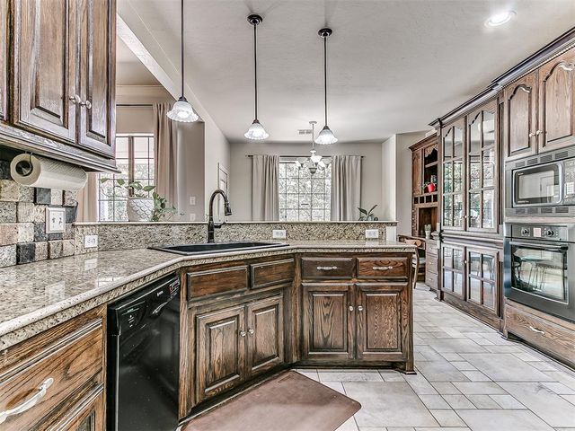 2601 Ashebriar Lane, Edmond, OK 73034