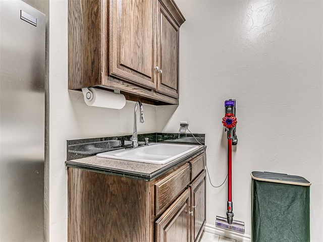 2601 Ashebriar Lane, Edmond, OK 73034