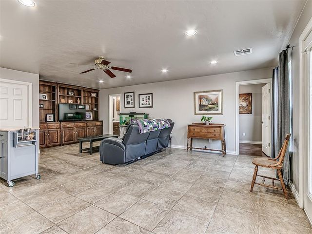 2601 Ashebriar Lane, Edmond, OK 73034