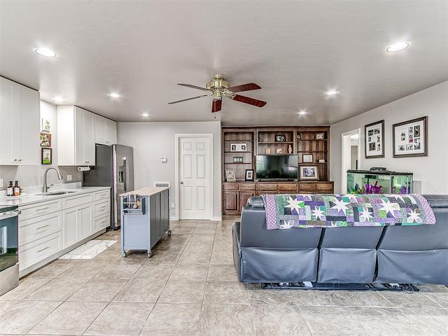 2601 Ashebriar Lane, Edmond, OK 73034