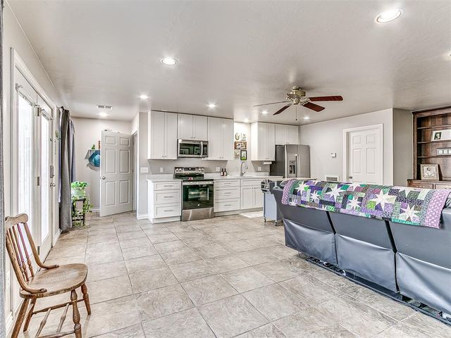 2601 Ashebriar Lane, Edmond, OK 73034