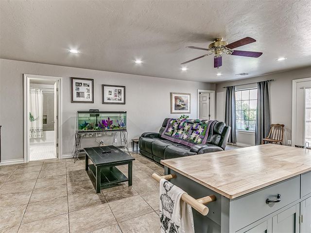 2601 Ashebriar Lane, Edmond, OK 73034