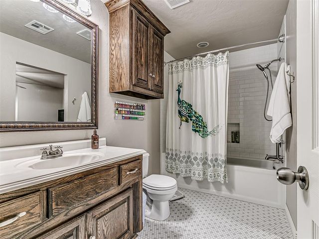 2601 Ashebriar Lane, Edmond, OK 73034