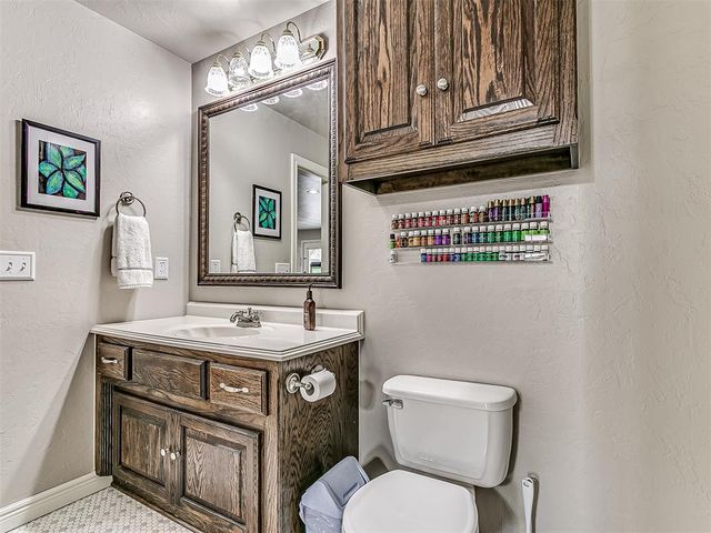2601 Ashebriar Lane, Edmond, OK 73034