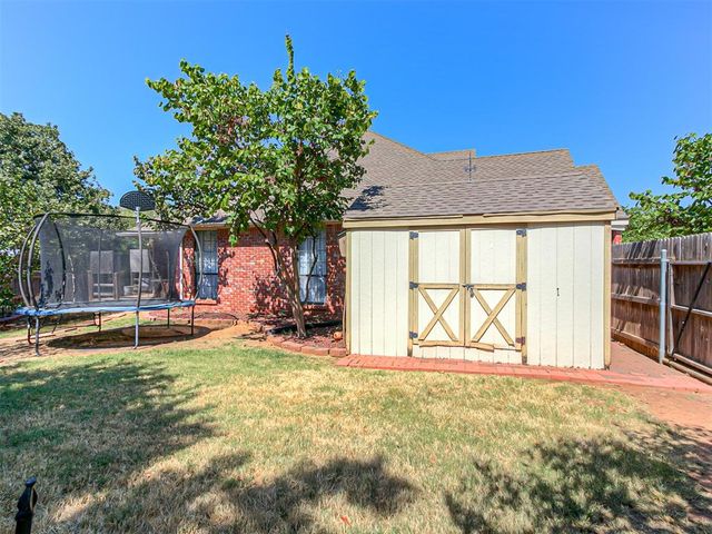 2601 Ashebriar Lane, Edmond, OK 73034