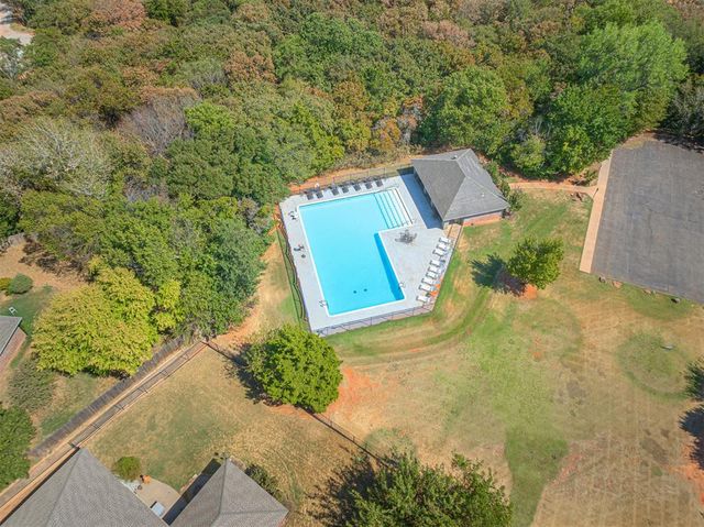 2601 Ashebriar Lane, Edmond, OK 73034