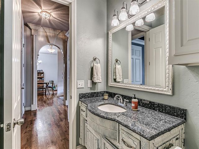 2601 Ashebriar Lane, Edmond, OK 73034