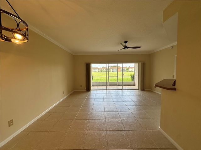 275 Grand Royale Circle 101, Vero Beach, FL 32962