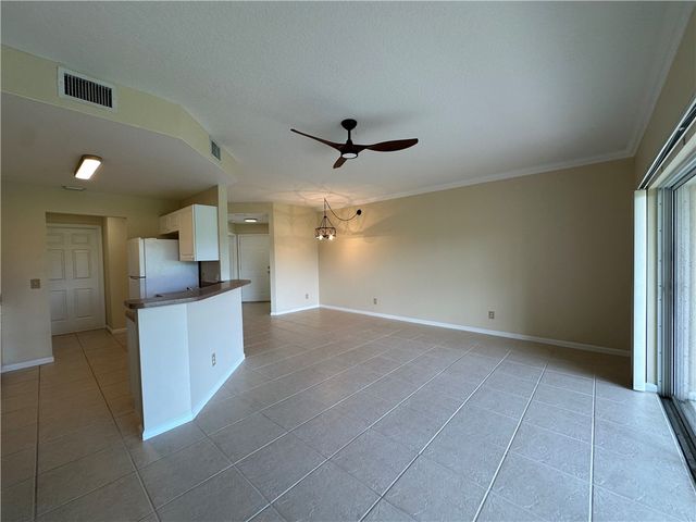 275 Grand Royale Circle 101, Vero Beach, FL 32962