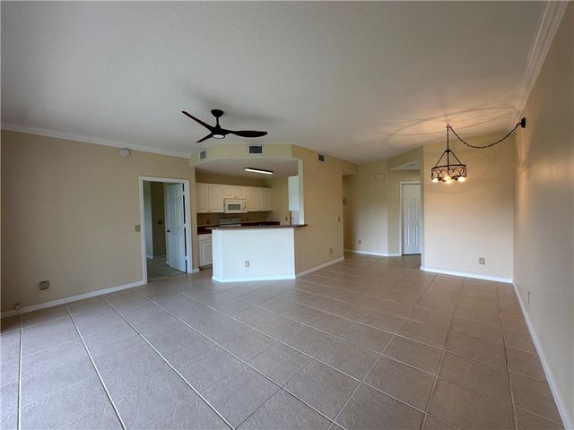275 Grand Royale Circle 101, Vero Beach, FL 32962