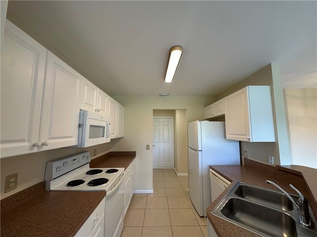 275 Grand Royale Circle 101, Vero Beach, FL 32962