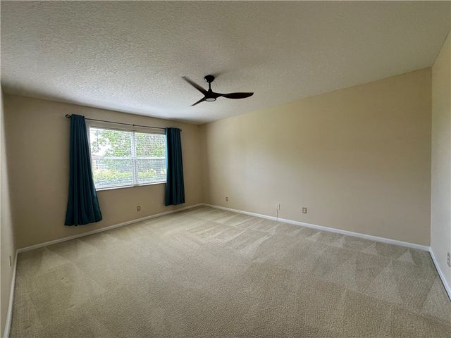 275 Grand Royale Circle 101, Vero Beach, FL 32962