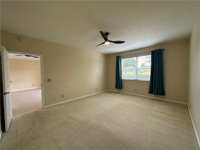 275 Grand Royale Circle 101, Vero Beach, FL 32962