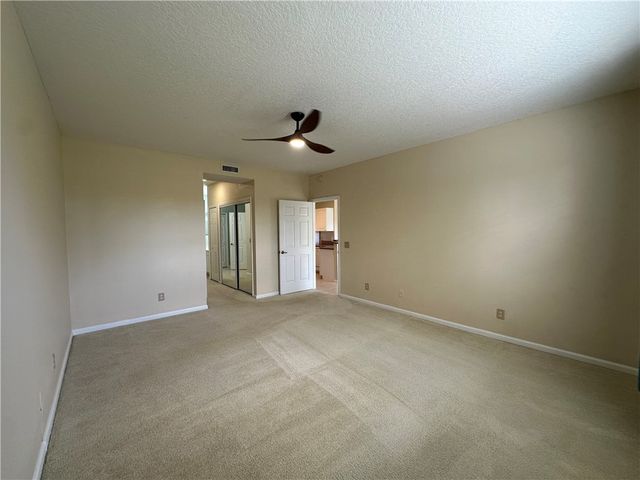275 Grand Royale Circle 101, Vero Beach, FL 32962