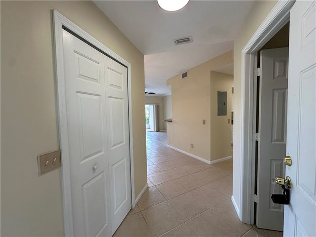 275 Grand Royale Circle 101, Vero Beach, FL 32962