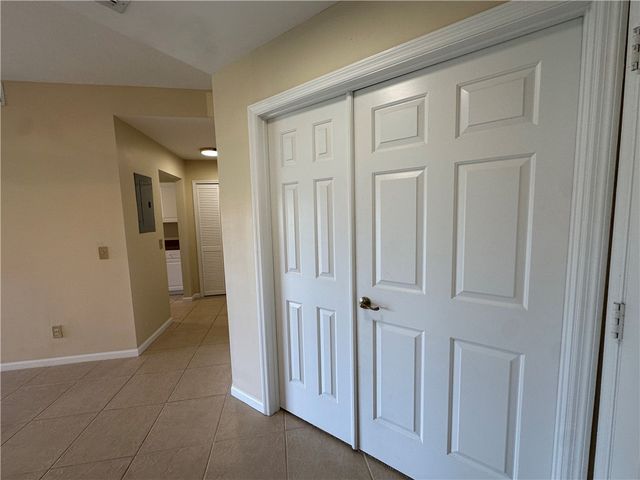 275 Grand Royale Circle 101, Vero Beach, FL 32962