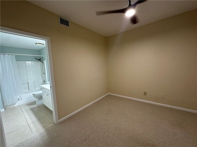 275 Grand Royale Circle 101, Vero Beach, FL 32962