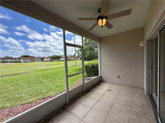 275 Grand Royale Circle 101, Vero Beach, FL 32962