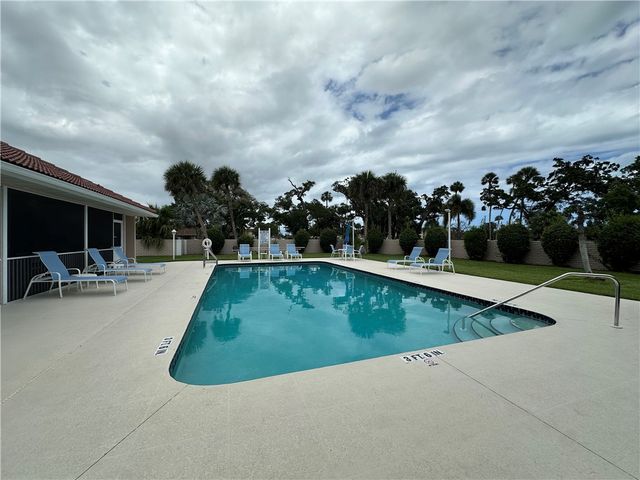 275 Grand Royale Circle 101, Vero Beach, FL 32962