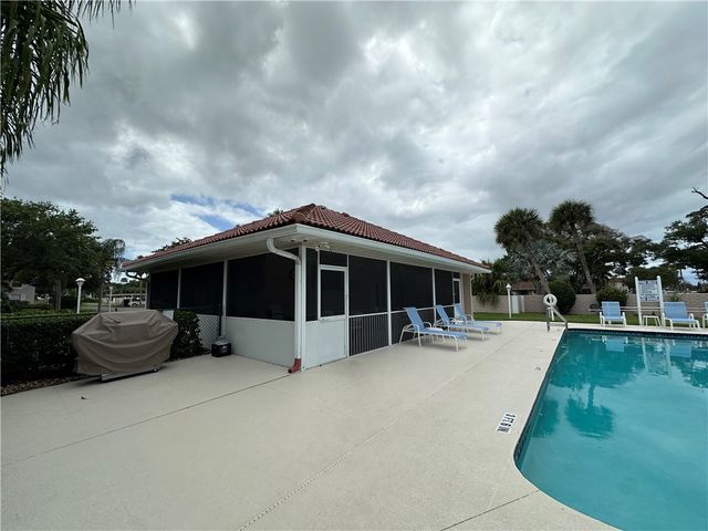 275 Grand Royale Circle 101, Vero Beach, FL 32962