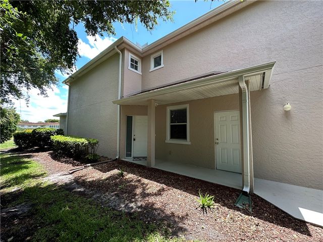 275 Grand Royale Circle 101, Vero Beach, FL 32962
