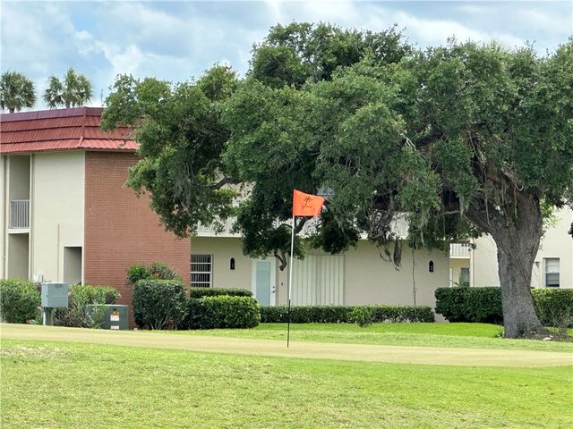 275 Grand Royale Circle 101, Vero Beach, FL 32962