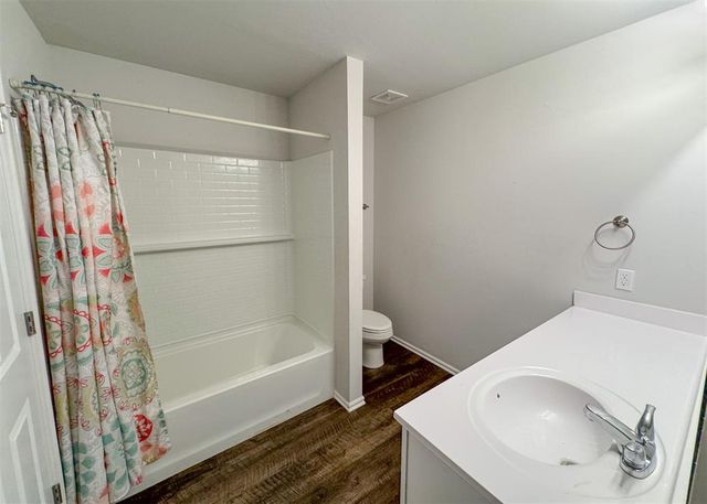 1109 S Appaloosa Lane, Mustang, OK 73064