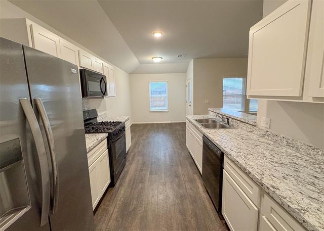 1109 S Appaloosa Lane, Mustang, OK 73064