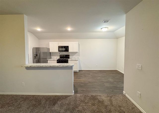 1109 S Appaloosa Lane, Mustang, OK 73064