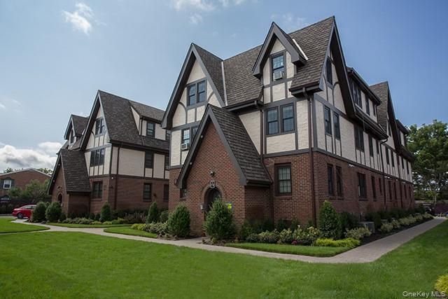 78 South Clinton Avenue 3B, Bay Shore, NY 11706