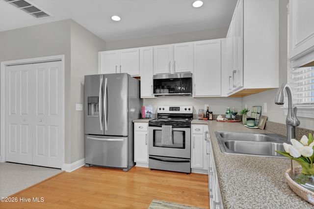 8010 Sweetgrass Court, Wilmington, NC 28412