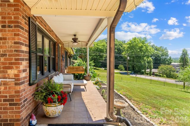 118 Hoover Street NW, Lenoir, NC 28645