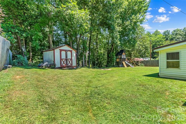 118 Hoover Street NW, Lenoir, NC 28645