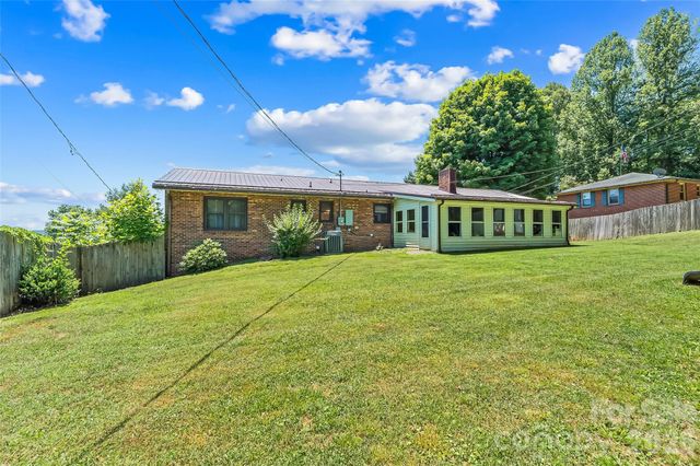 118 Hoover Street NW, Lenoir, NC 28645