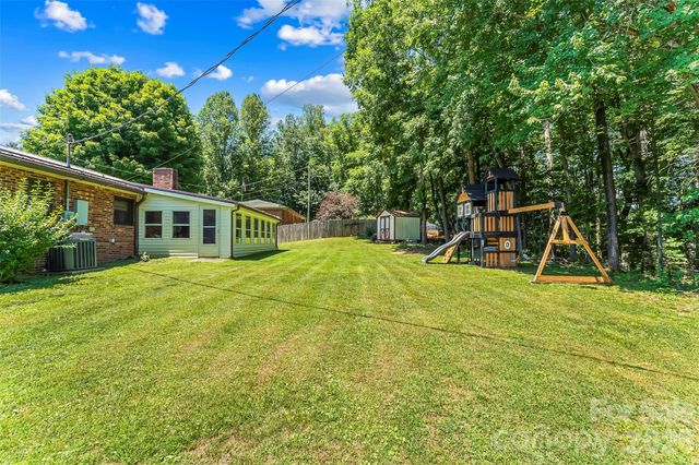 118 Hoover Street NW, Lenoir, NC 28645