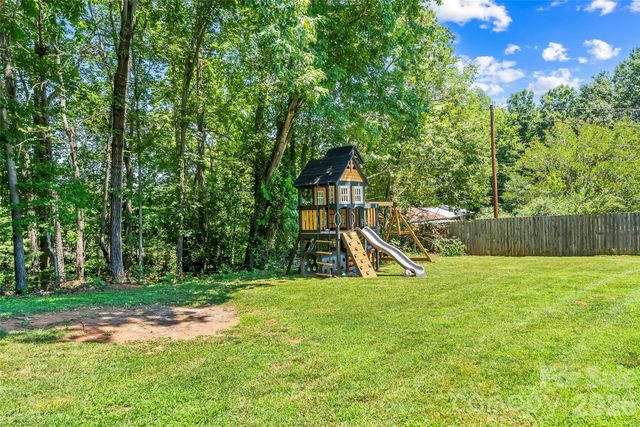 118 Hoover Street NW, Lenoir, NC 28645