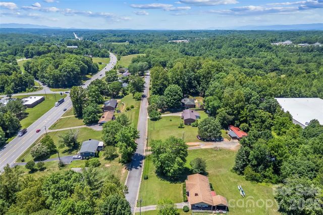 118 Hoover Street NW, Lenoir, NC 28645