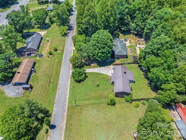 118 Hoover Street NW, Lenoir, NC 28645