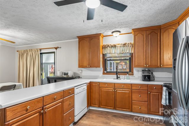 118 Hoover Street NW, Lenoir, NC 28645
