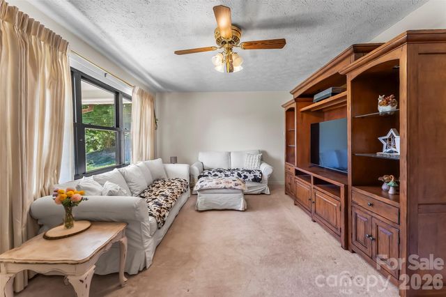 118 Hoover Street NW, Lenoir, NC 28645