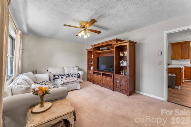 118 Hoover Street NW, Lenoir, NC 28645