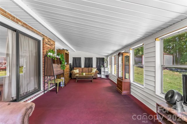 118 Hoover Street NW, Lenoir, NC 28645