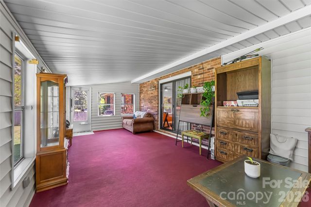118 Hoover Street NW, Lenoir, NC 28645