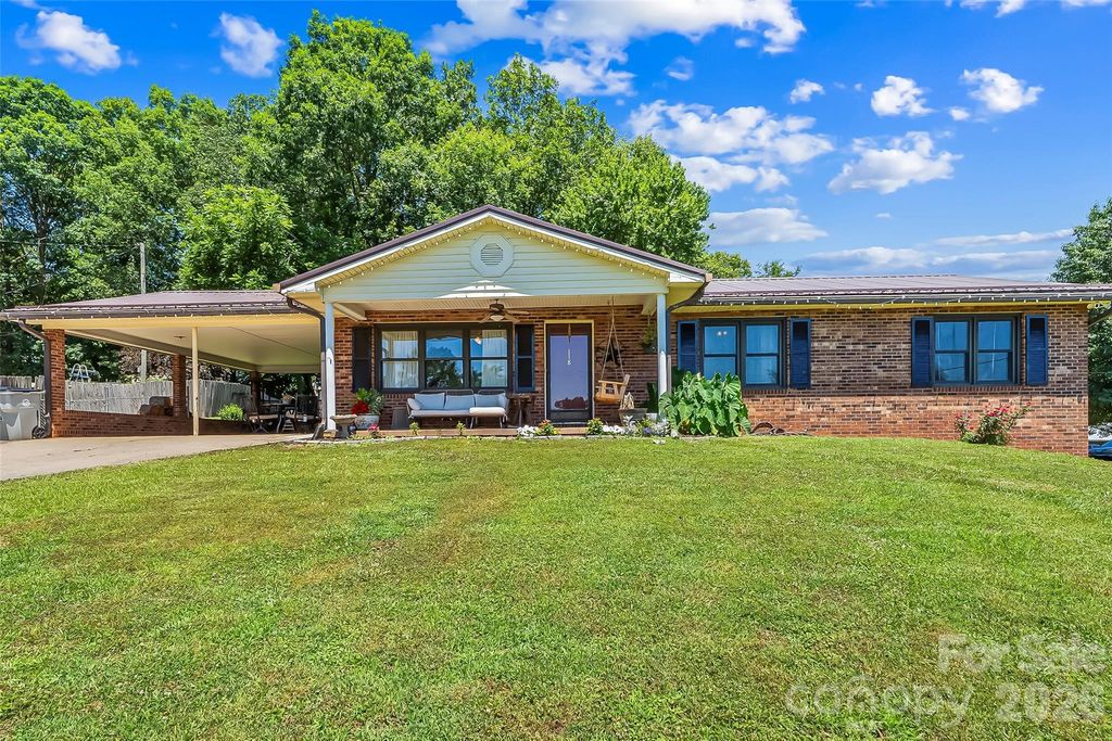 118 Hoover Street NW, Lenoir, NC 28645
