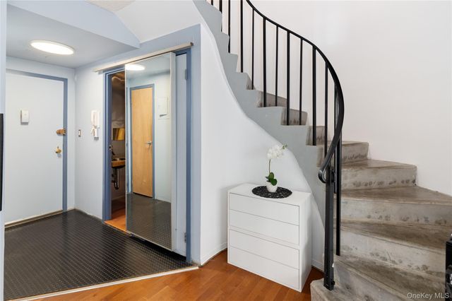 15 Stewart Place 1D, White Plains, NY 10603