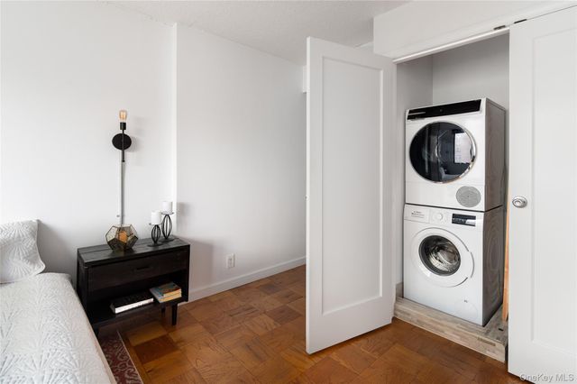 15 Stewart Place 1D, White Plains, NY 10603