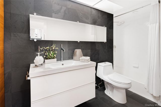 15 Stewart Place 1D, White Plains, NY 10603