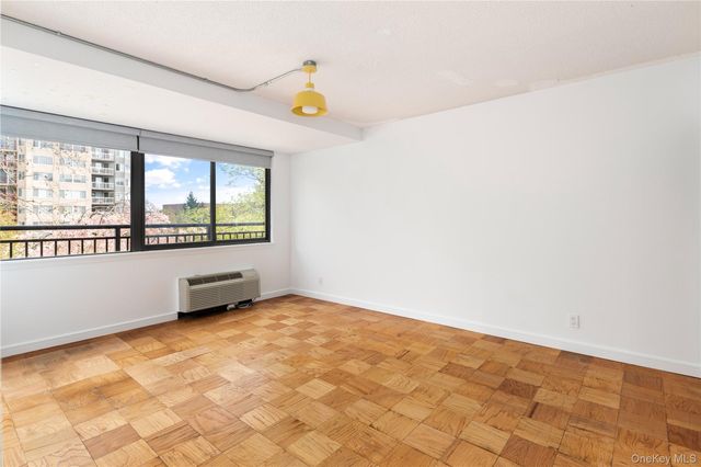 15 Stewart Place 1D, White Plains, NY 10603