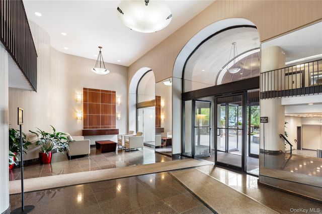 15 Stewart Place 1D, White Plains, NY 10603
