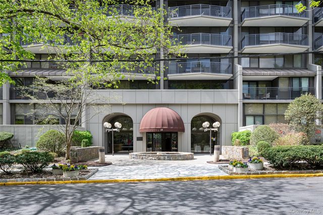 15 Stewart Place 1D, White Plains, NY 10603